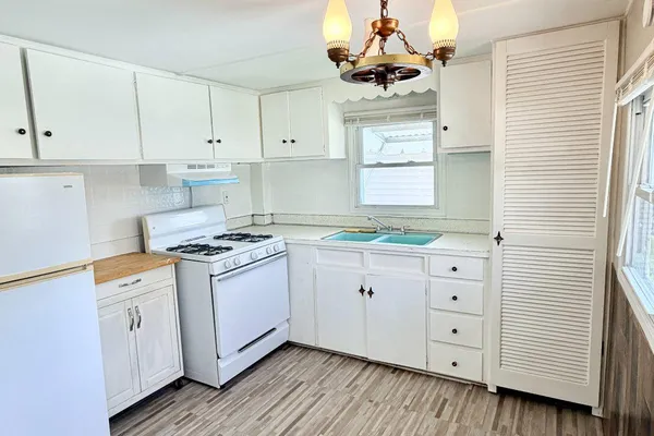 103 BRATTON DR