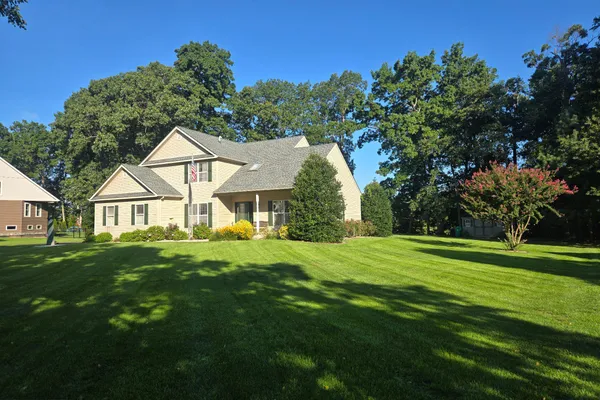 347 GOLF LINKS LN