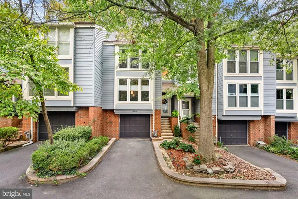 1604 APRICOT CT