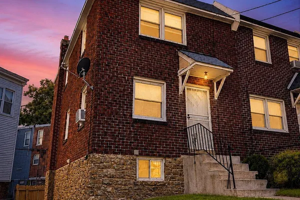 600 CEDAR AVE