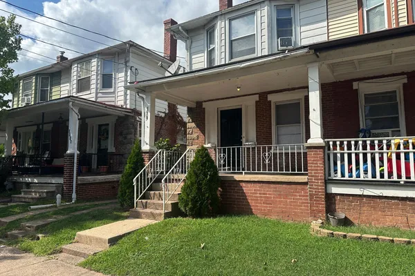 1009 QUEEN ST