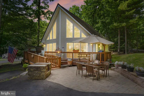 6 LAKESIDE DR