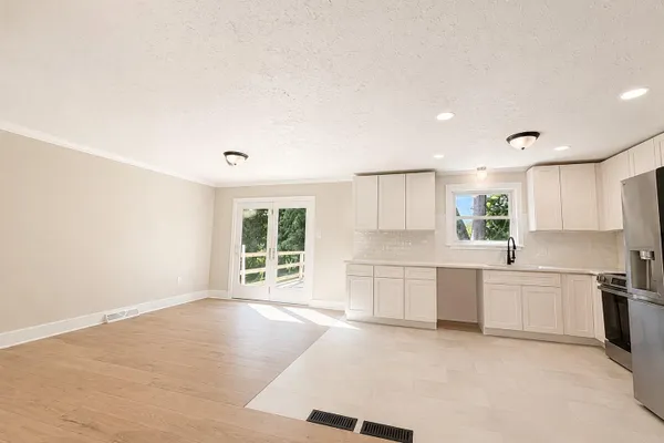 236 AMEDA DR