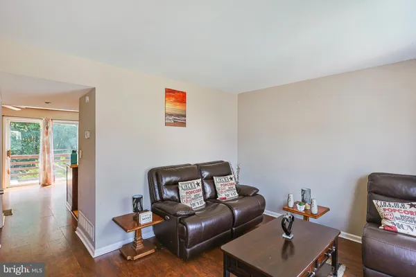 152 WHITBURN PL