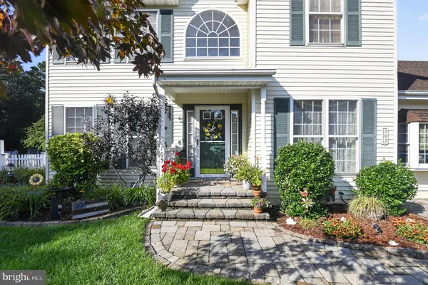 105 HOLLOW OAK LN