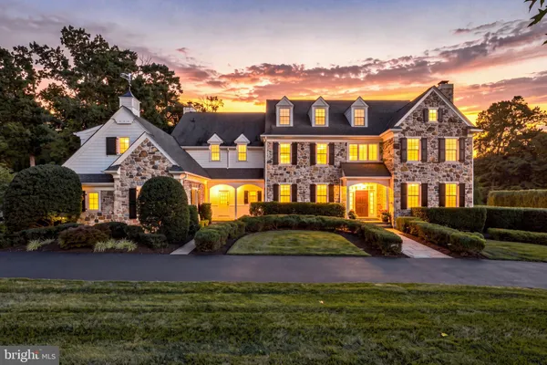 72 FARRIER LN