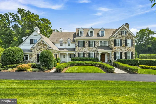 72 FARRIER LN