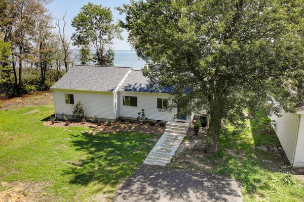 333 BAY AVE