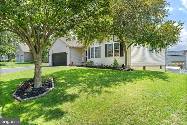 17 MAYFLOWER DR