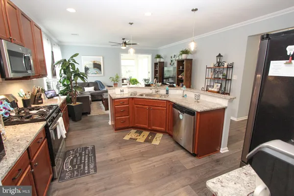 145 E CLARENDON DR