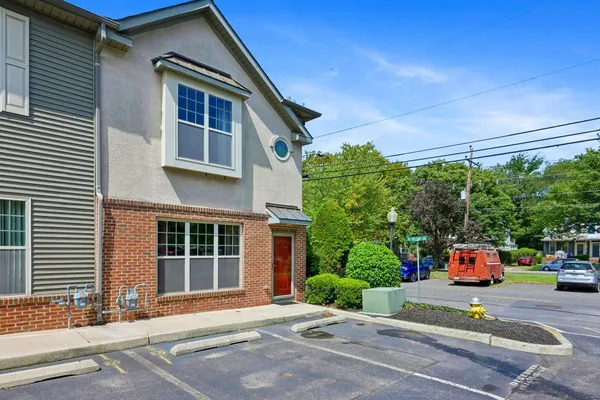 2 STATION LN