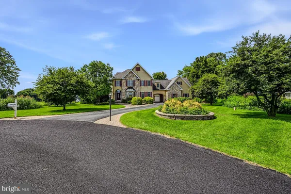 264 REGENT CIR