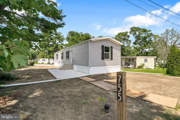 755 WOODSIDE DR