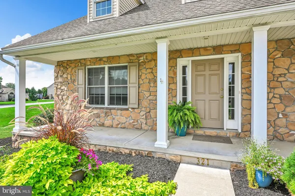 321 CATHERINE CT