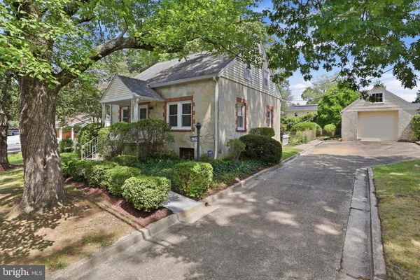 6309 NAVAL AVE
