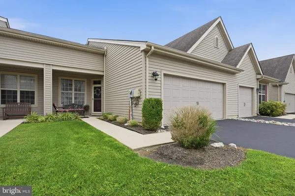 6 FOUNTAINVIEW DR