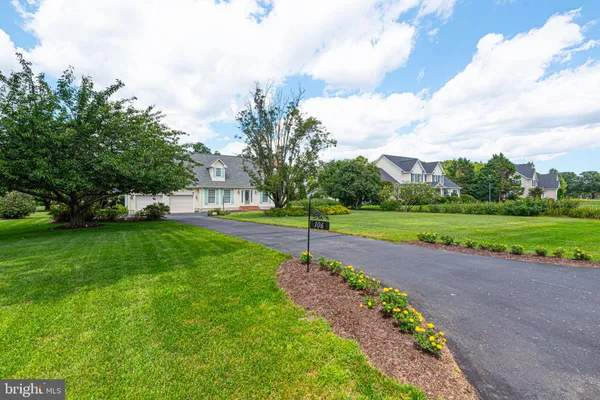 106 CREEKSIDE DR
