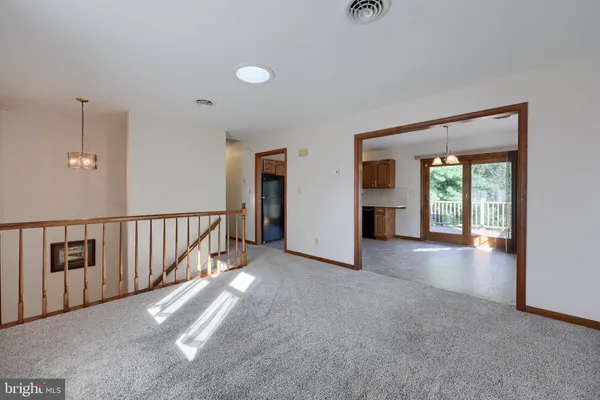 1189 RIDGE AVE
