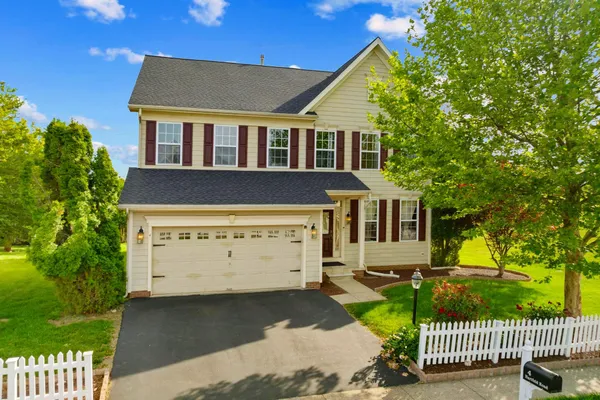 4 HARTFELD RD