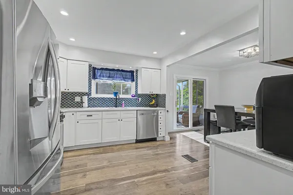 18 SANDAL LN