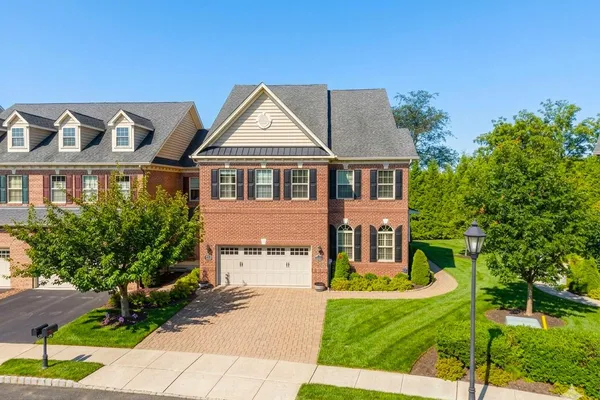 209 SAINT JAMES DR
