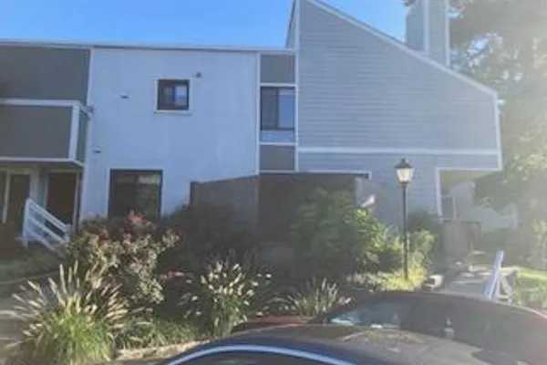 1710 OAKWOOD TER 5B