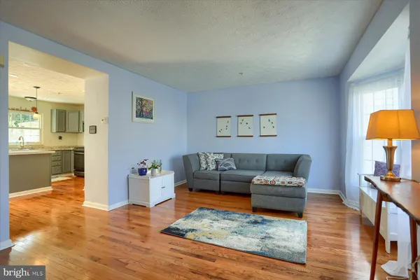 1025 JEANETT WAY