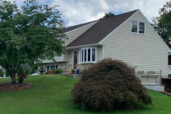 114 DOLLY LN