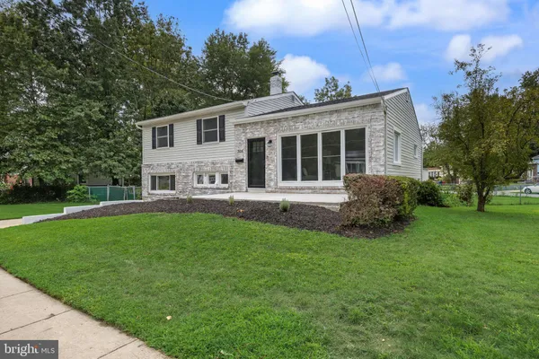 305 FAIRVIEW AVE