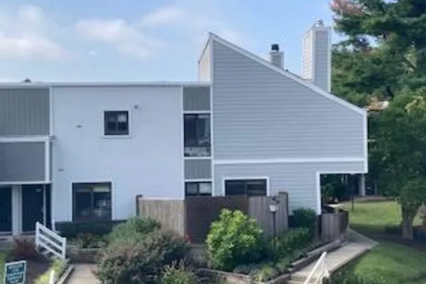 1710 OAKWOOD TER 5B