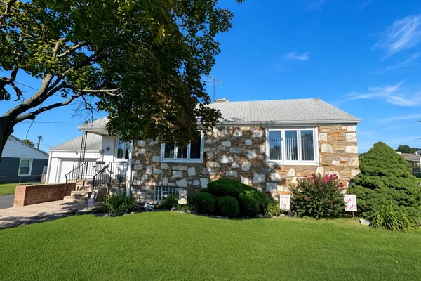 1111 WELSH RD