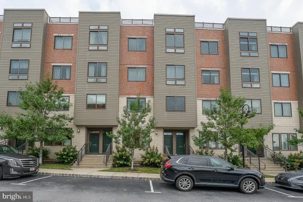 407 LAKEVIEW CT 5