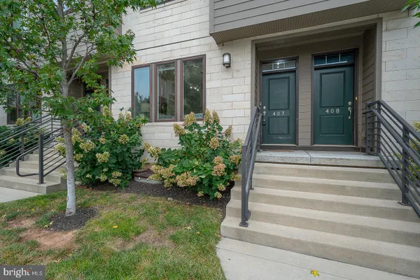 407 LAKEVIEW CT 5