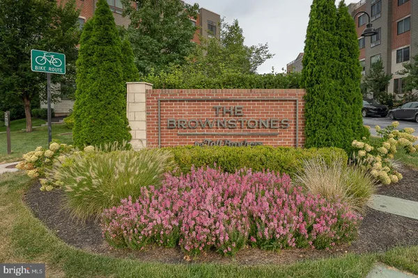 407 LAKEVIEW CT 5