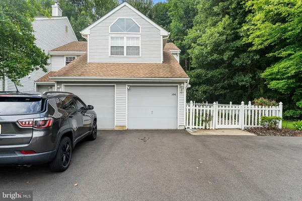 106 BIRCH HOLLOW DR
