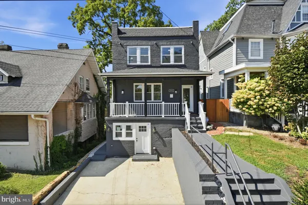 3102 S DAKOTA AVE