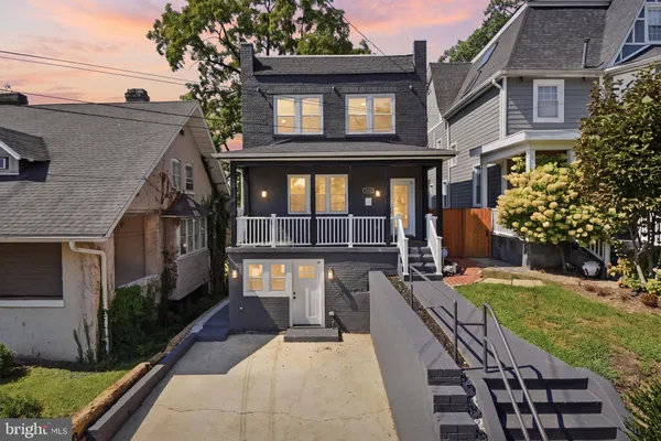 3102 S DAKOTA AVE