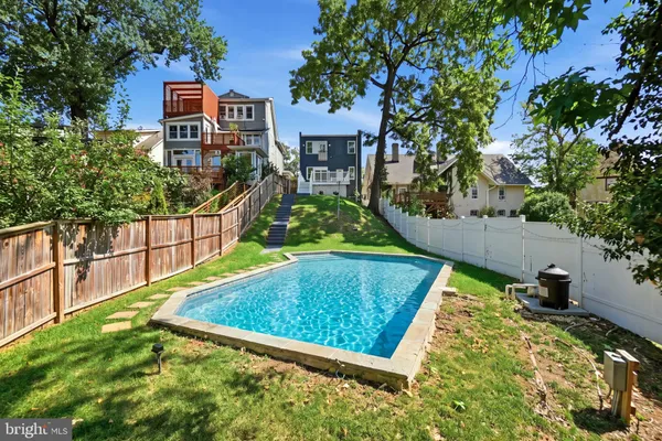 3102 S DAKOTA AVE