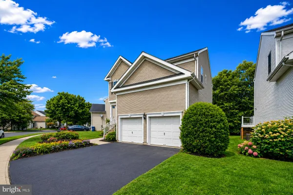 64 FOUNTAYNE LN