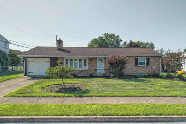320 BELAIRE DR