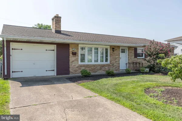 320 BELAIRE DR
