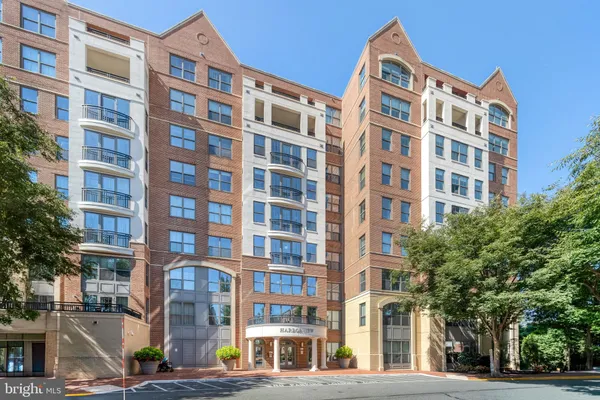 485 HARBOR SIDE ST 204