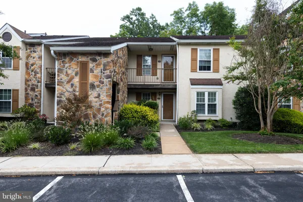 274 VALLEY STREAM LN