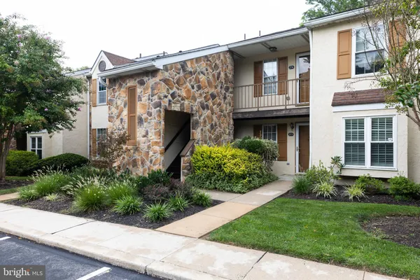 274 VALLEY STREAM LN