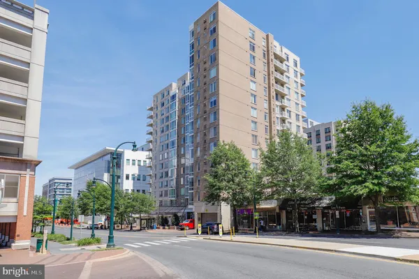 930 WAYNE AVE 1305