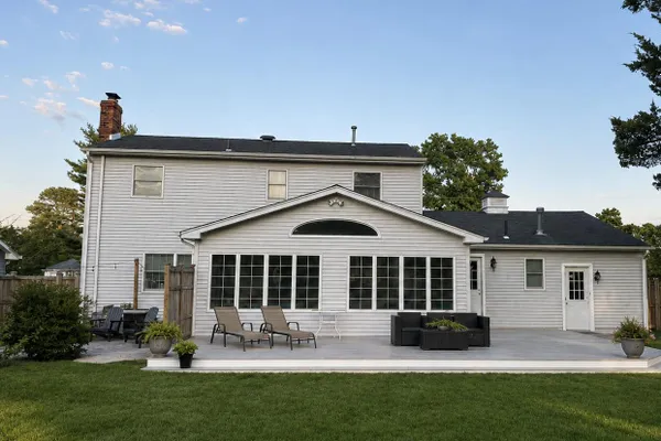 7 MAYFLOWER DR