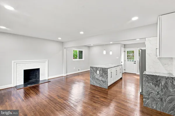 6501 DISTRICT HEIGHTS PKWY