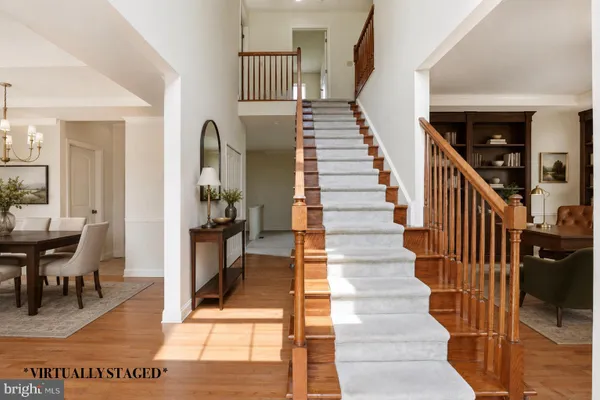 318 ELMWOOD LN