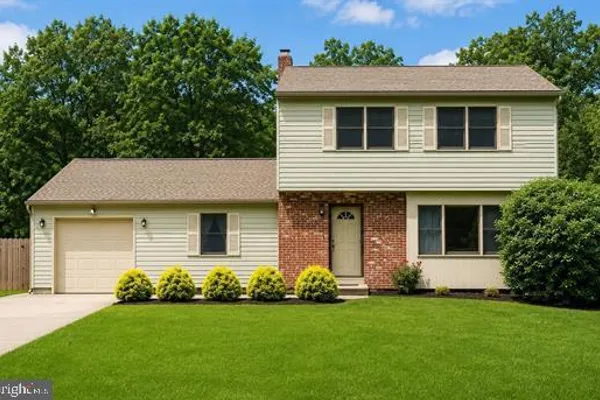 46 CHRISTIAN DR