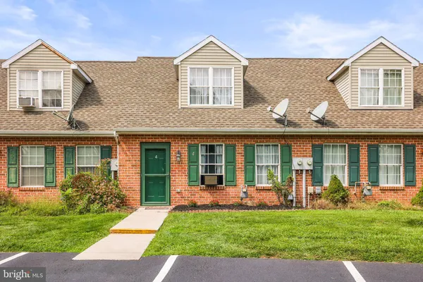 4 OXFORD CT